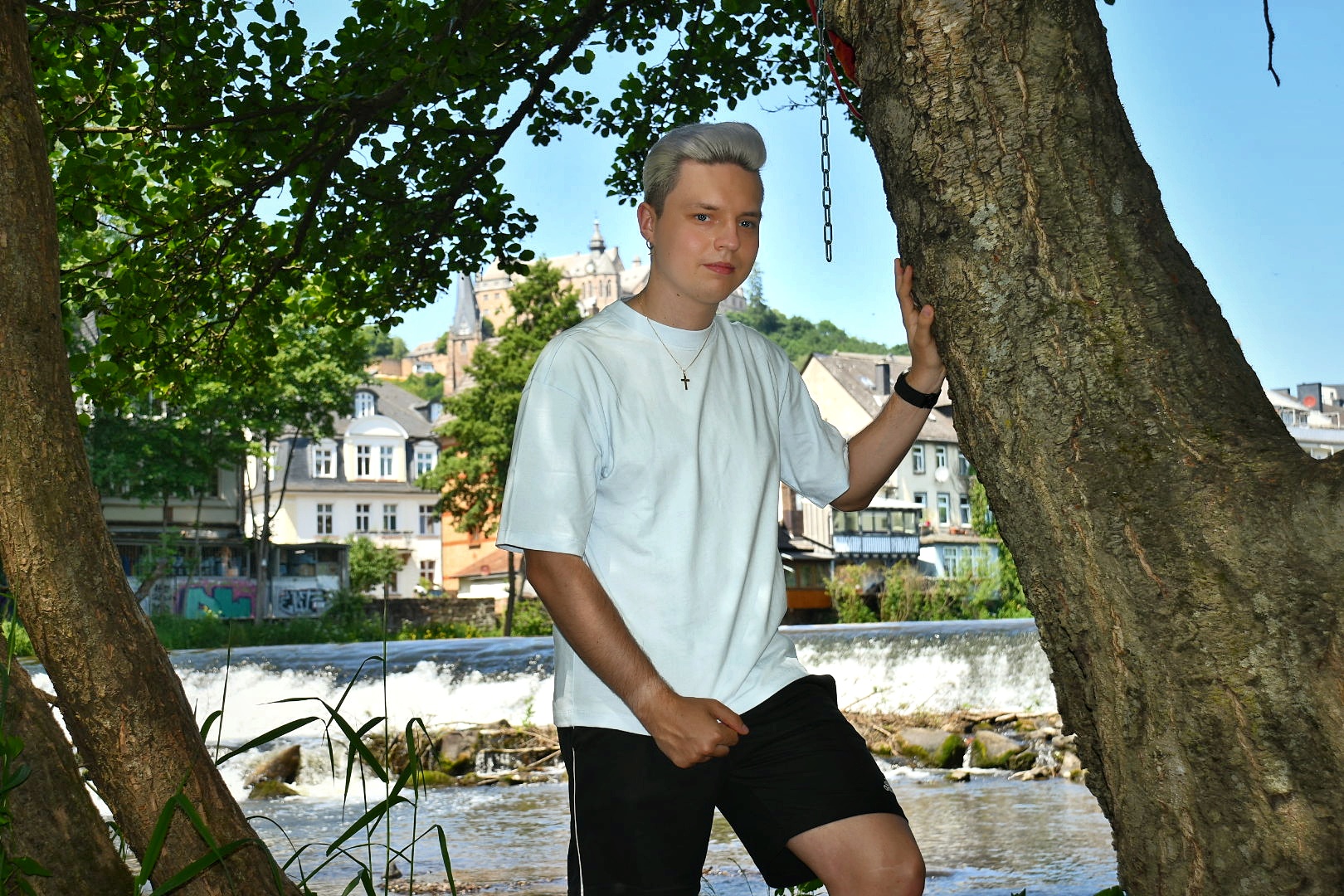 Christian Heering an der Lahn mit Marburger Schloss im Hintergrund
